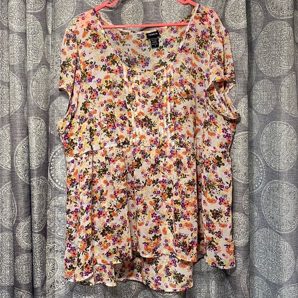 Torrid flowy floral short sleeved shirt